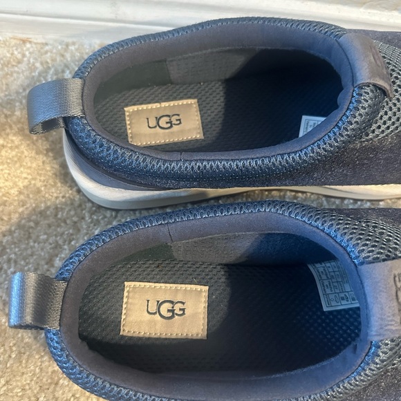 UGG - Picture 3 of 10